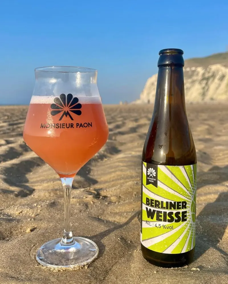 Berliner Weisse servie sur une plage de la Côte d'Opale